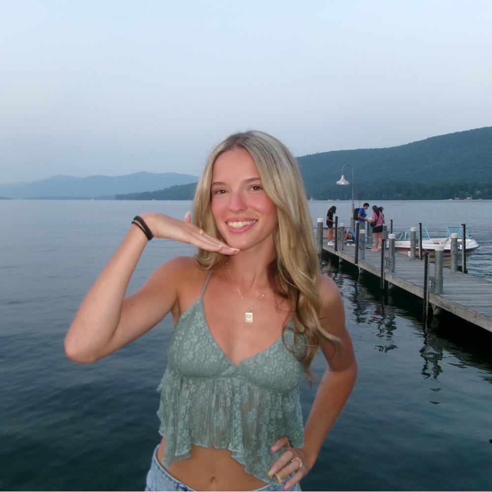 Meet your Posher, Ava